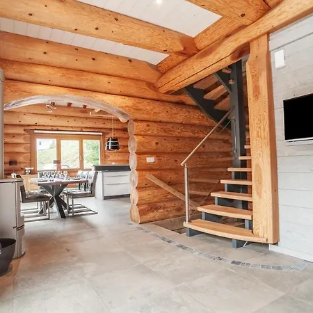 Chalet Original En Rondins, L'ours Canadien