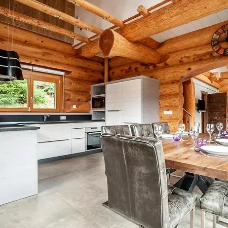 Original En Rondins, L'ours Canadien Chalet