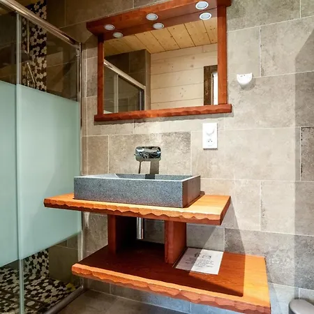 Chalet Original En Rondins, L'ours Canadien *