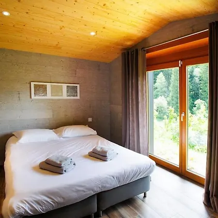 Chalet Original En Rondins, L'ours Canadien
