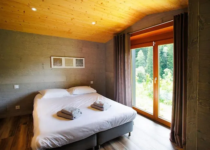 Chalet Original En Rondins, L'ours Canadien