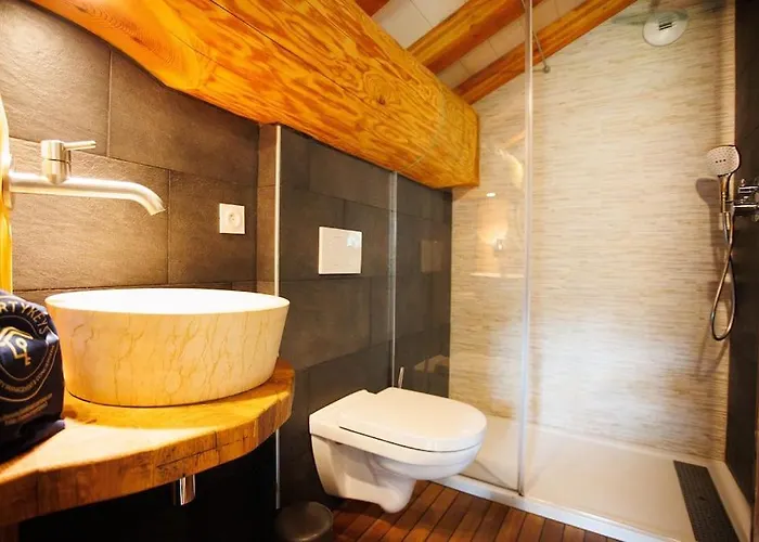 Original En Rondins, L'ours Canadien Xonrupt-Longemer