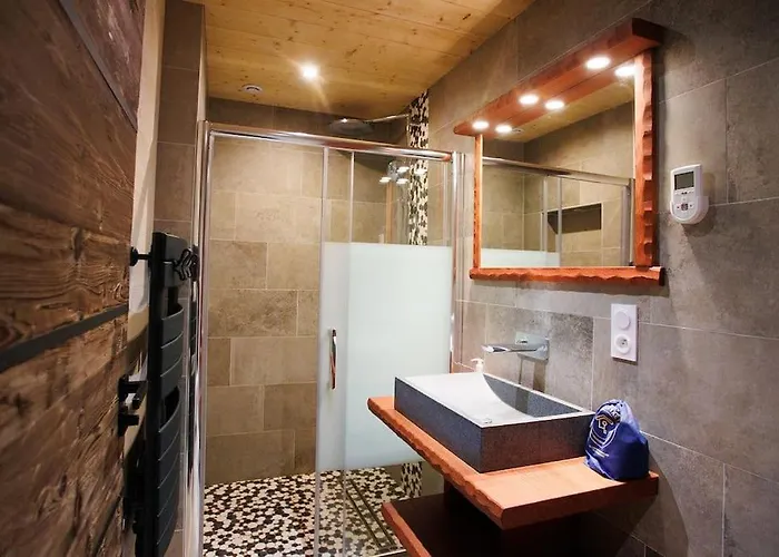 Chalet Original En Rondins, L'ours Canadien