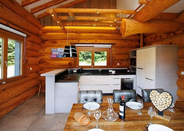 Original En Rondins, L'ours Canadien Xonrupt-Longemer